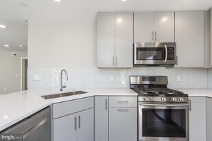 712 S Sartain St in Philadelphia, PA - Building Photo