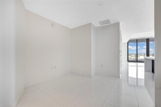 851 NE 1st Ave, Unit 3500 in Miami, FL - Building Photo - Building Photo