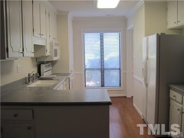111 Charter Oaks Cir in Cary, NC - Building Photo - Building Photo