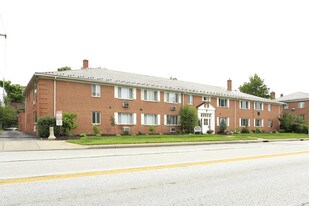 3720 Warrensville Center Rd in Shaker Heights, OH - Building Photo