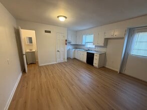 325 Griffith Dr in Douglassville, PA - Building Photo - Building Photo