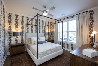 Station 18 in Buford, GA - Foto de edificio - Interior Photo