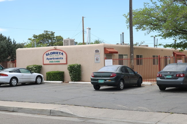 Glorieta in Albuquerque, NM - Foto de edificio - Building Photo