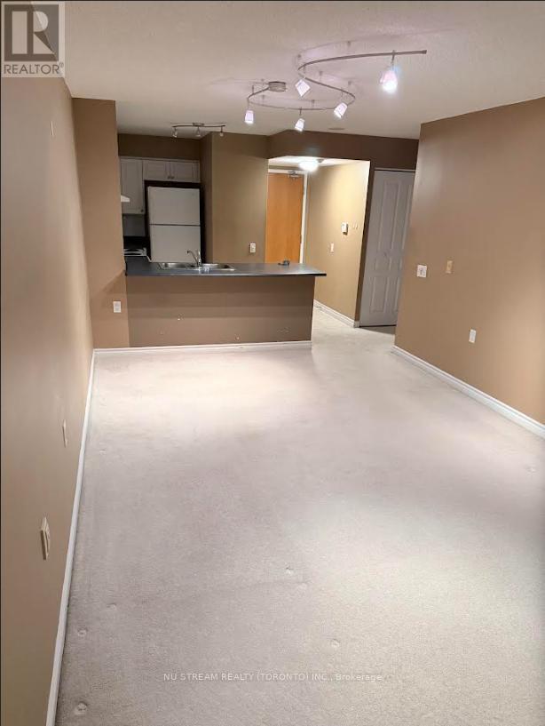 9017 Leslie St in Richmond Hill, ON - Building Photo - Building Photo