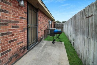 1803 S Horse St, Unit 2,4 in Pharr, TX - Building Photo - Building Photo