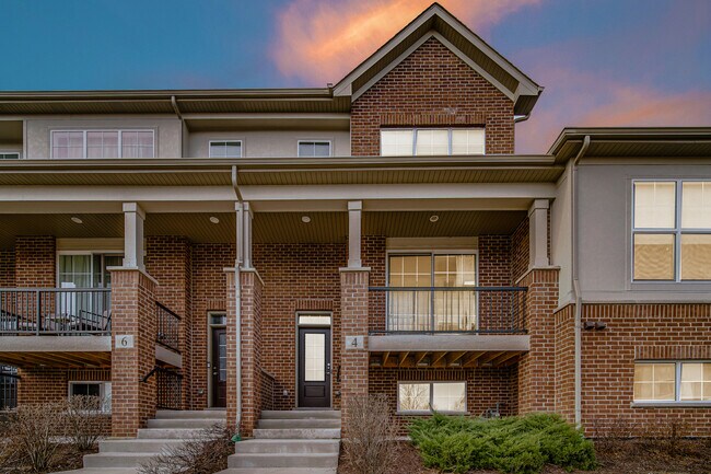 4 Woodmoor Ct in Lombard, IL - Building Photo - Building Photo