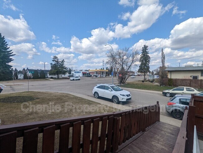 6519-6136 136 Ave NW in Edmonton, AB - Building Photo - Building Photo