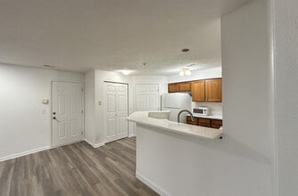 1575 Oakfield Dr in Ann Arbor, MI - Building Photo - Building Photo