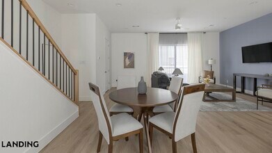 2206 Arroyo Ave, Unit 203 in Dallas, TX - Building Photo - Building Photo