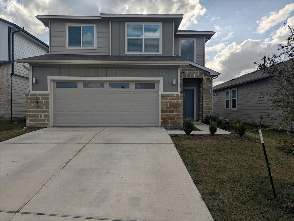 549 Wilshire Rd in San Marcos, TX - Building Photo