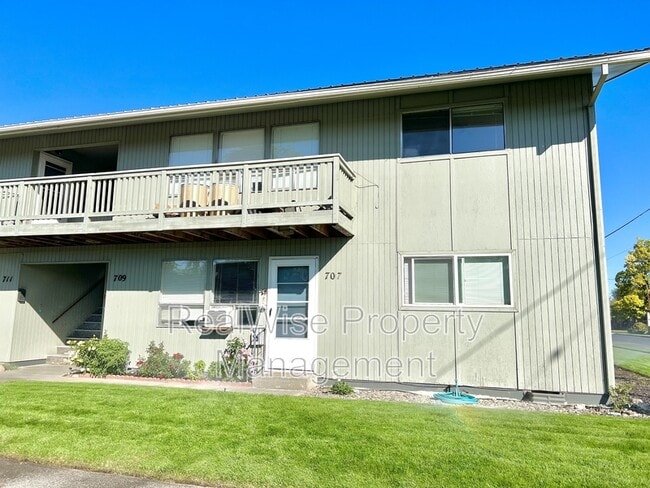 property at 713 NW Birch Ave