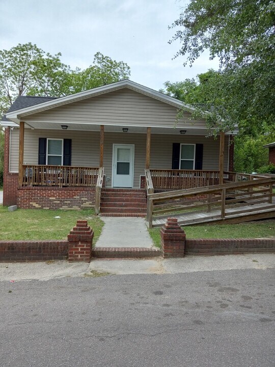 1717 Campbell St in Camden, SC - Building Photo