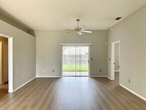 1063 Sugarberry Trail in Oviedo, FL - Building Photo - Building Photo