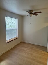 15370 Bangy Rd in Lake Oswego, OR - Foto de edificio - Building Photo
