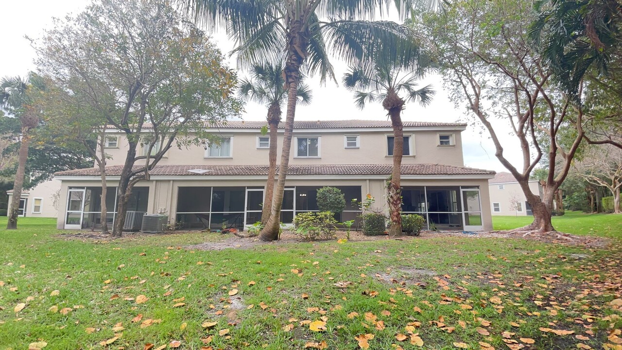 4903 Palmbrooke Cir in West Palm Beach, FL - Building Photo