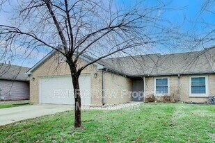 1068 Torino Ct in Franklin, IN - Building Photo