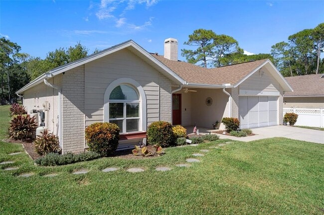 7167 Crown Oaks Dr in Spring Hill, FL - Building Photo - Building Photo