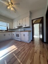 527 Peyton St, Unit First Floor Unit # 1 in Geneva, IL - Foto de edificio - Building Photo