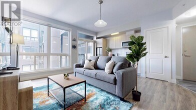 335 College St in Toronto, ON - Building Photo - Building Photo