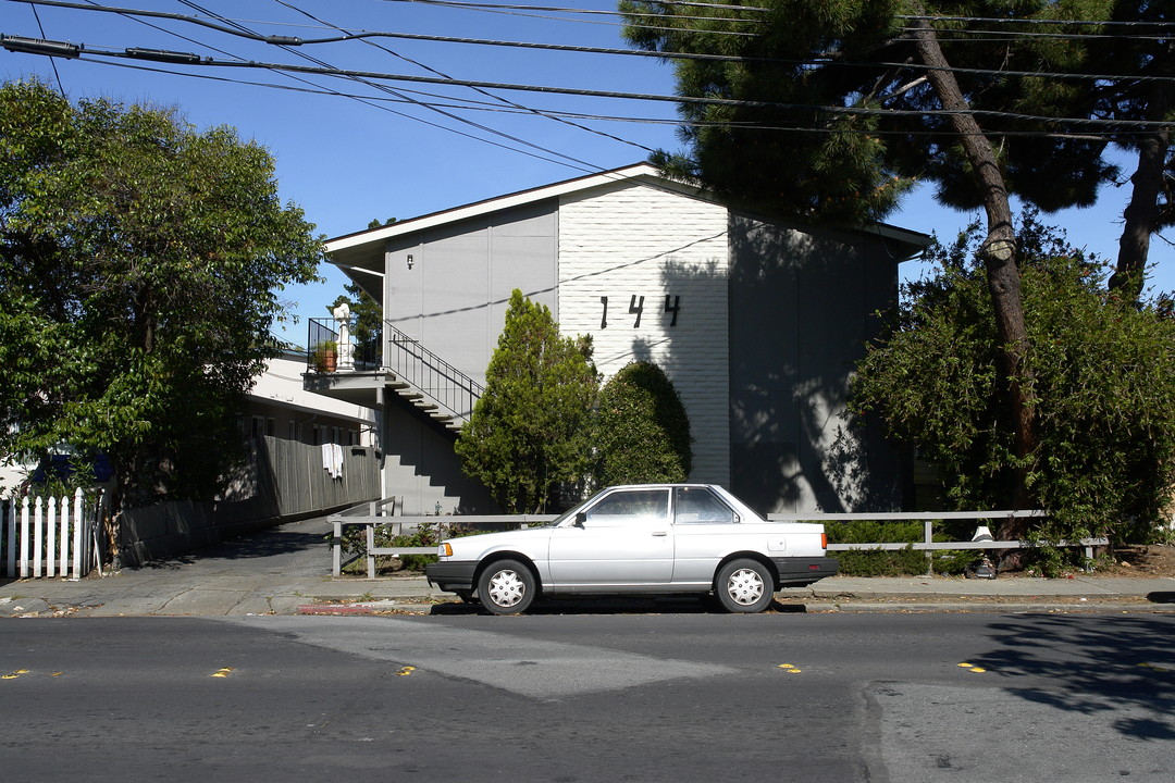 144 Redwood Ave in Redwood City, CA - Building Photo