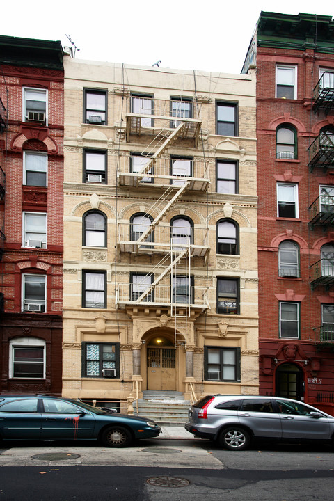 117 Henry St in New York, NY - Building Photo