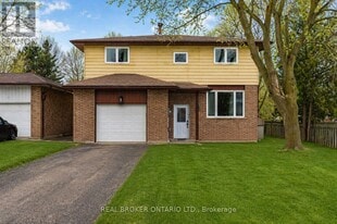 246 East St in East Gwillimbury, ON - Building Photo