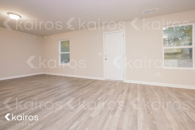 7549 Congregation St in Fairburn, GA - Foto de edificio - Building Photo