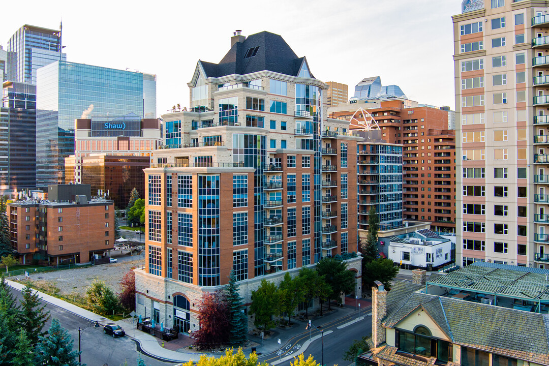 LaCaille Parke Place in Calgary, AB - Building Photo