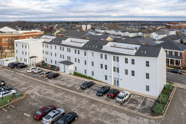 The Delphinium Apartments in Prospect, KY - Foto de edificio - Building Photo