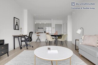 808 W Van Buren St in Chicago, IL - Building Photo - Building Photo