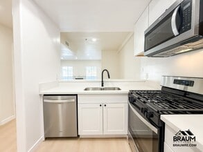 11035 Moorpark St in Los Angeles, CA - Building Photo - Building Photo