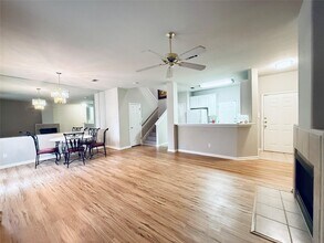 2100 Pipers Field Dr in Austin, TX - Building Photo - Building Photo