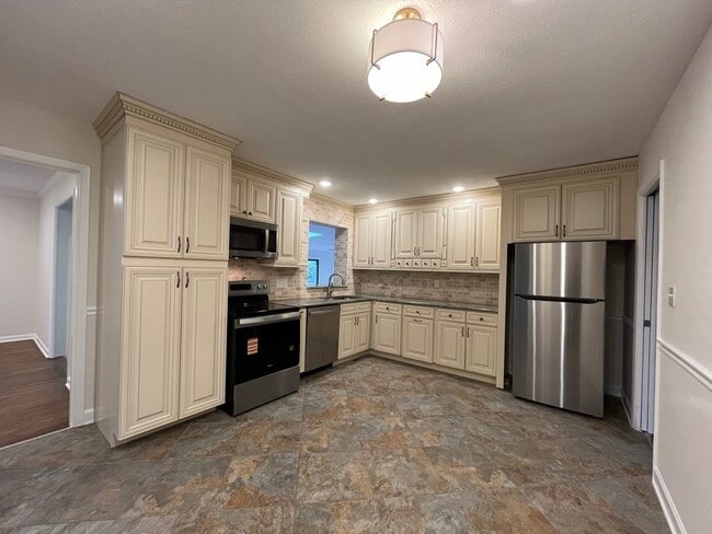 908 Lynbrook Dr in Charlotte, NC - Building Photo - Building Photo