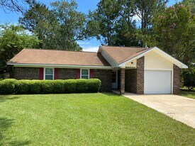 140 Apache St in Leesburg, GA - Building Photo