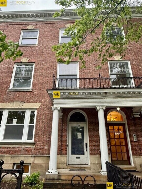 1726 Beacon St in Brookline, MA - Building Photo