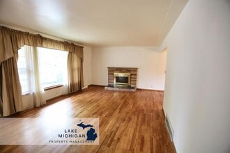 1615 Plymouth Ave SE in Grand Rapids, MI - Building Photo - Building Photo