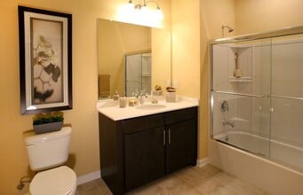 110 Trotter Rd, Unit 302 in Weymouth, MA - Foto de edificio - Building Photo