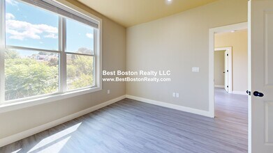 257 Washington Ave, Unit 36 in Revere, MA - Foto de edificio - Building Photo