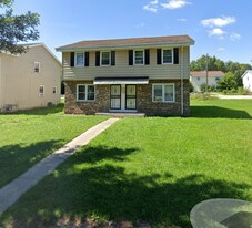 6467-6469-6469 N 106th St in Milwaukee, WI - Building Photo