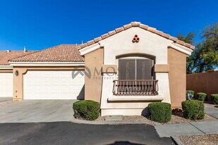 1260 S Lindsay Rd in Mesa, AZ - Building Photo