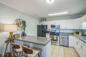 1304 Summit St, Unit 107 in Austin, TX - Building Photo - Building Photo