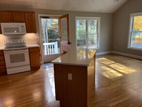 13 Meadowbrook Rd in Bedford, MA - Building Photo - Building Photo