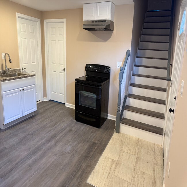 4820 Hayes St NE, Unit Basement, Unit Basement