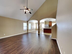 5318 Rio Dr in Baytown, TX - Foto de edificio - Building Photo