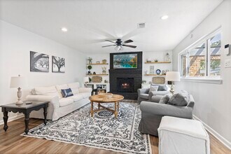 623 Hickory Ridge Dr in Shenandoah, TX - Building Photo - Building Photo