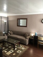 1423 Barrington Way, Unit A in Glendale, CA - Building Photo - Building Photo