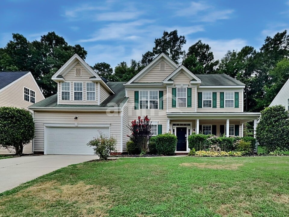 7355 Sedgebrook Dr W in Stanley, NC - Foto de edificio