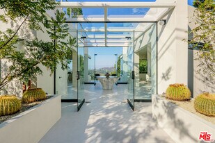 8896 Lookout Mountain Ave in Los Angeles, CA - Building Photo