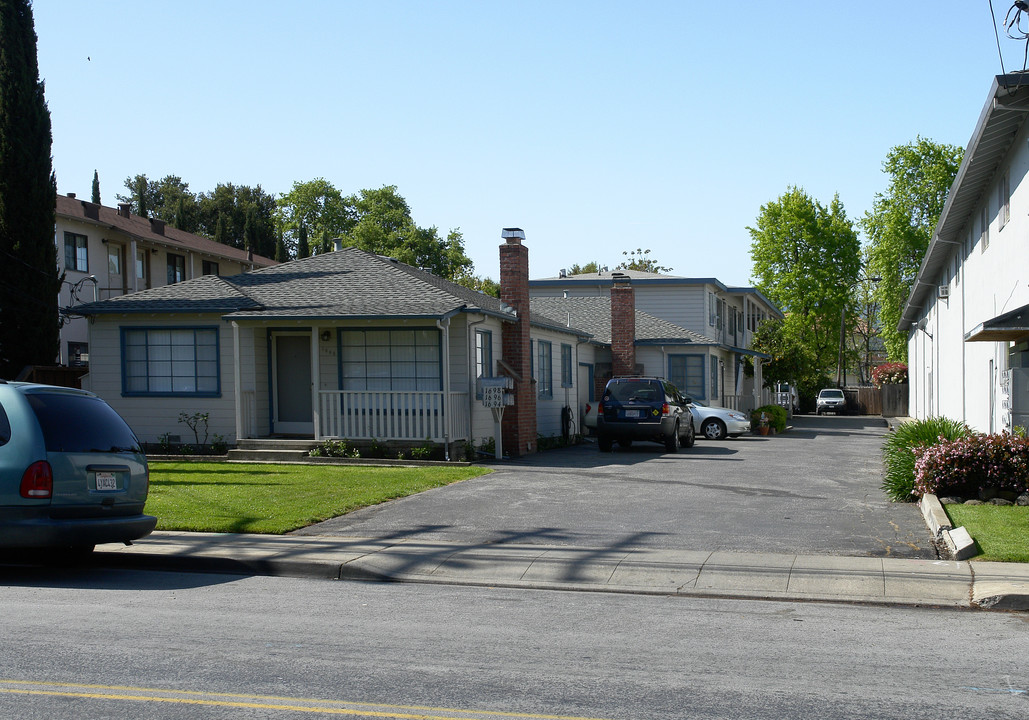 1694 Kentfield Ave in Redwood City, CA - Building Photo