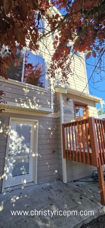 10738 Whitman Ave N in Seattle, WA - Building Photo - Building Photo